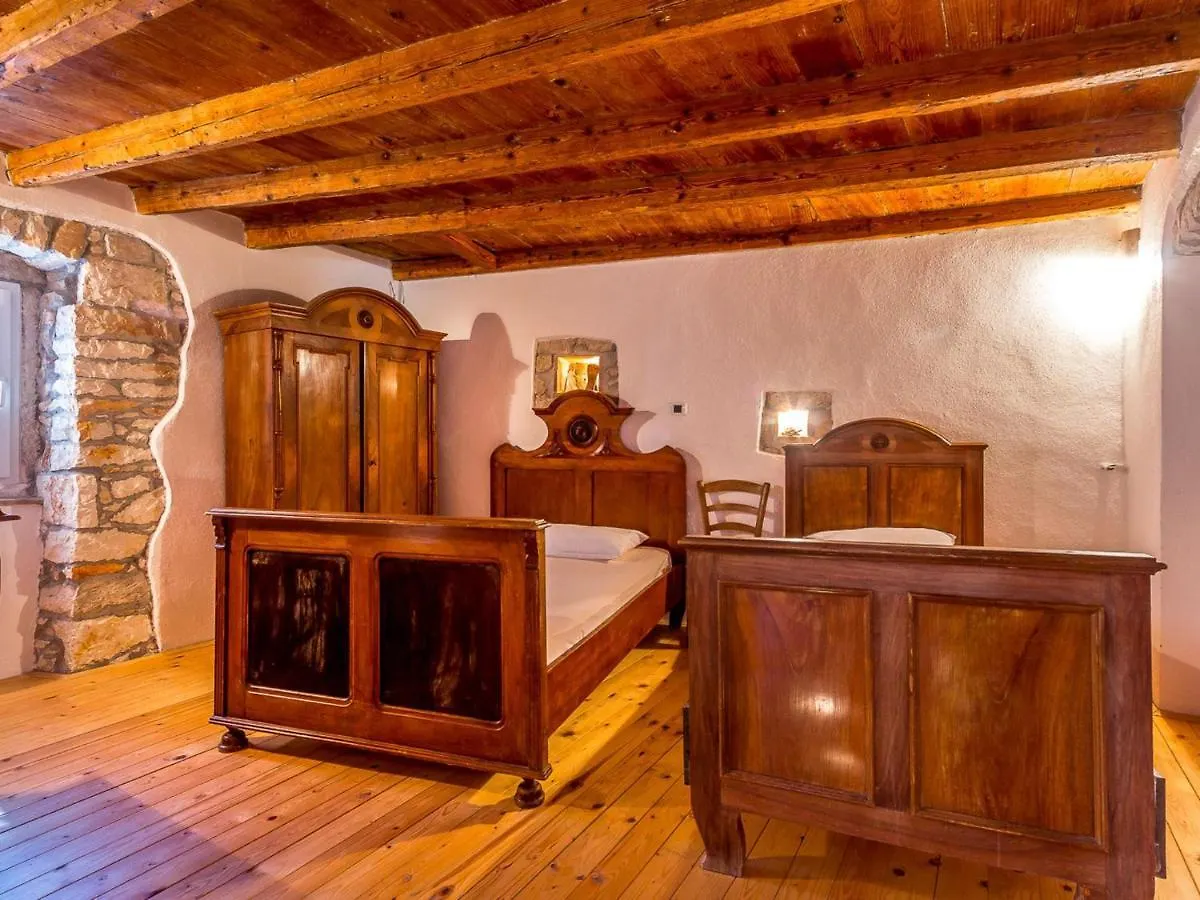 Rustic Holiday Home In Medulin With Private Pool Croatie