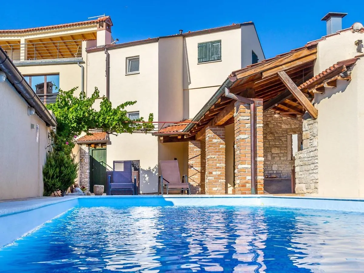 Rustic Holiday Home In Medulin With Private Pool 0*,  Croatie
