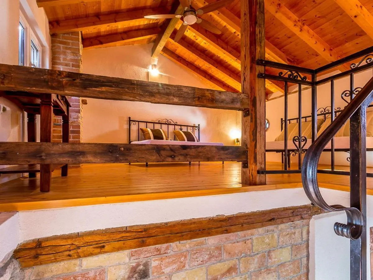 Rustic Holiday Home In Medulin With Private Pool