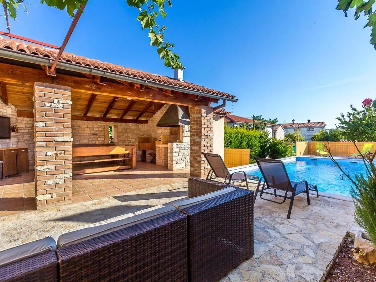 Rustic Holiday Home In Medulin With Private Pool Croatie