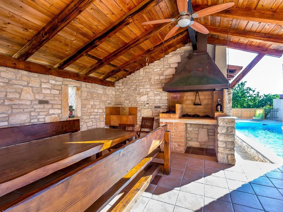 Rustic Holiday Home In Medulin With Private Pool Croatie